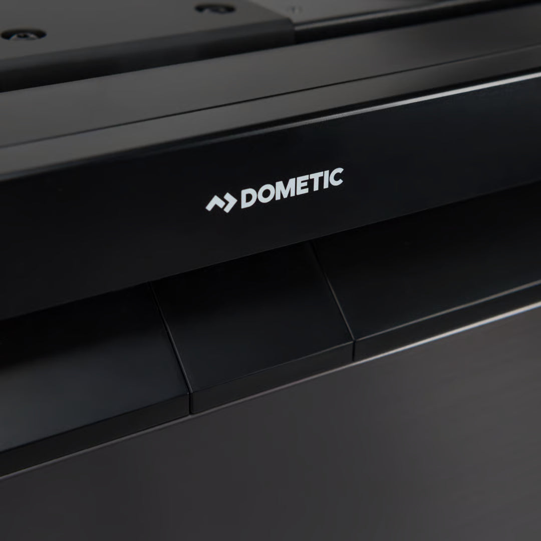 Dometic NRX 80C – frigider cu compresor pentru rulotă și autorulotă, 75 l, 12/24 V, Dark Silver Front