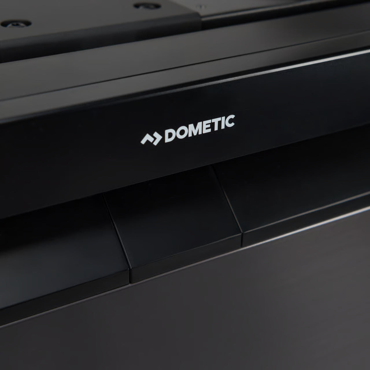 Dometic NRX 130C – frigider cu compresor pentru rulotă și autorulotă, 126 l, 12/24 V, Dark Silver Front