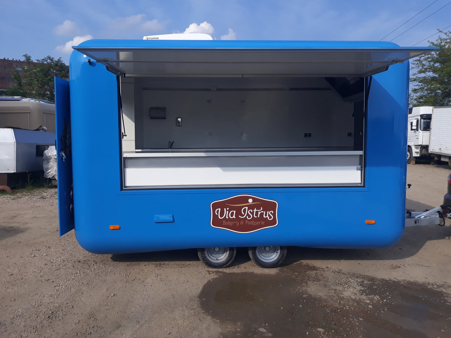 X-TRAIL ROUND – rulotă comercială cu design premium