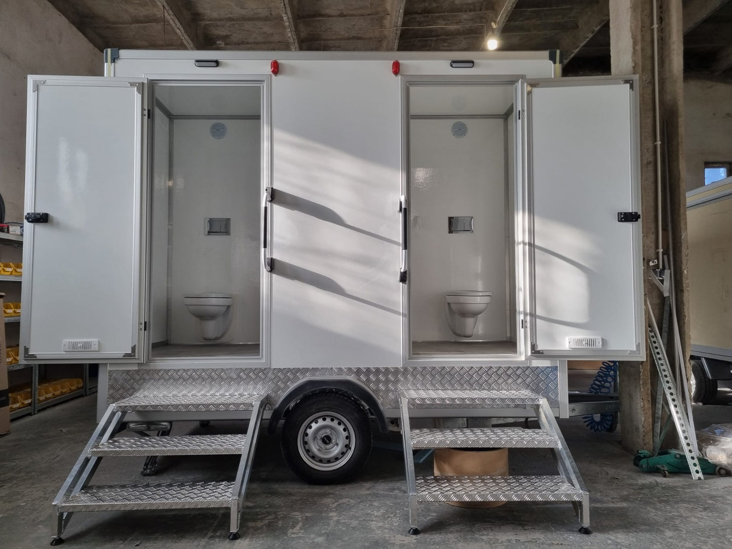 🚻 Remorci sanitare (WC mobil)