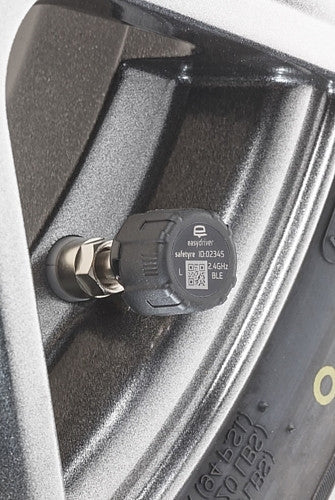 Sistem de monitorizare presiune easydriver Safetyre – 9942773 – Exemplu de montaj/utilizare; vehiculul și accesoriile ilustrate nu sunt incluse
