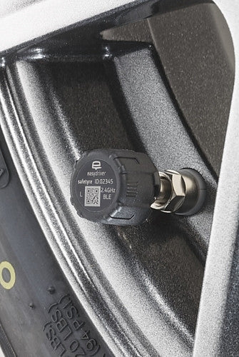 Sistem de monitorizare presiune easydriver Safetyre – 9942773 – Exemplu de montaj/utilizare; vehiculul și accesoriile ilustrate nu sunt incluse