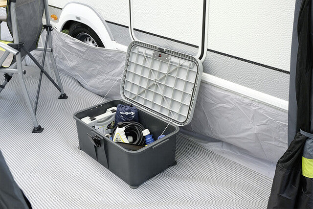 Treaptă cu depozitare Brunner Boxstep – 9944779 – Exemplu de montaj/utilizare; vehiculul și accesoriile ilustrate nu sunt incluse