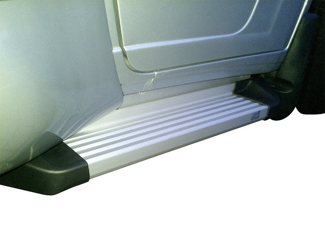 Set trepte laterale PACKonzept Freistufe – 9948573 – Exemplu de montaj/utilizare; vehiculul și accesoriile ilustrate nu sunt incluse