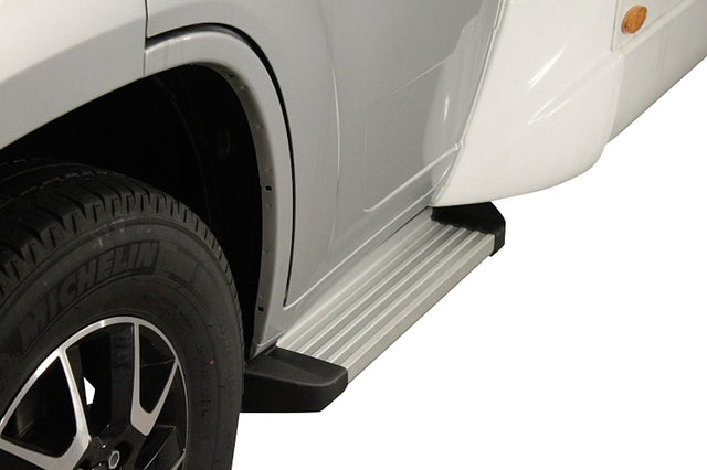 Set trepte laterale PACKonzept Freistufe – 9948573 – Exemplu de montaj/utilizare; vehiculul și accesoriile ilustrate nu sunt incluse