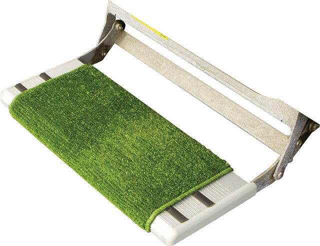 Covoraș pentru treaptă Fiamma Clean Step – 9978018 – Exemplu de montaj/utilizare; vehiculul și accesoriile ilustrate nu sunt incluse
