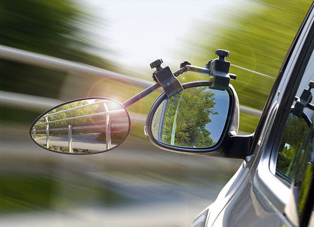 Oglinzi easydriver Speed Fix Mirror – 9983534 – Exemplu de montaj/utilizare; vehiculul și accesoriile ilustrate nu sunt incluse