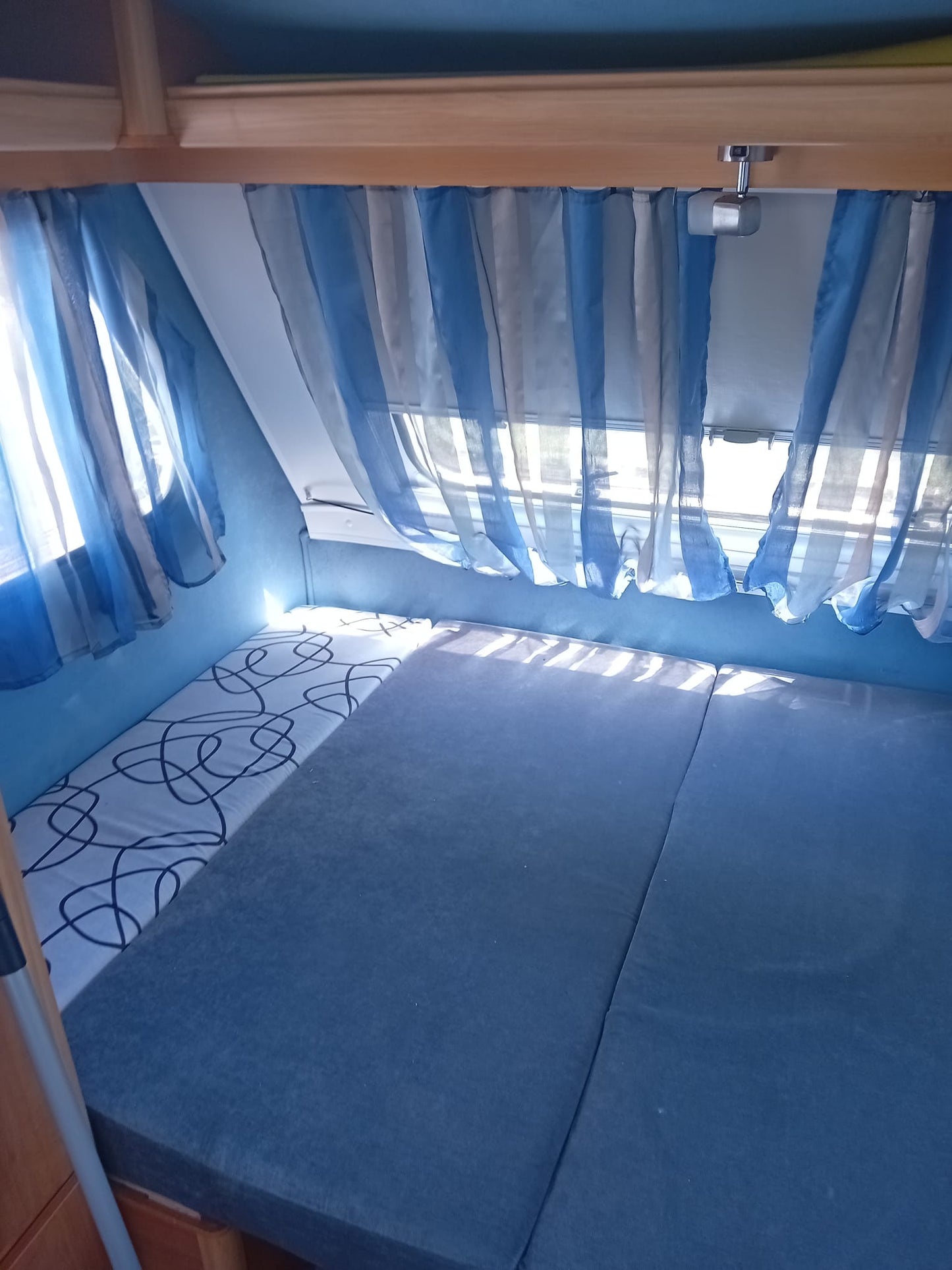 Rulotă Niewiadow N126N – un singur proprietar, folosită exclusiv vara