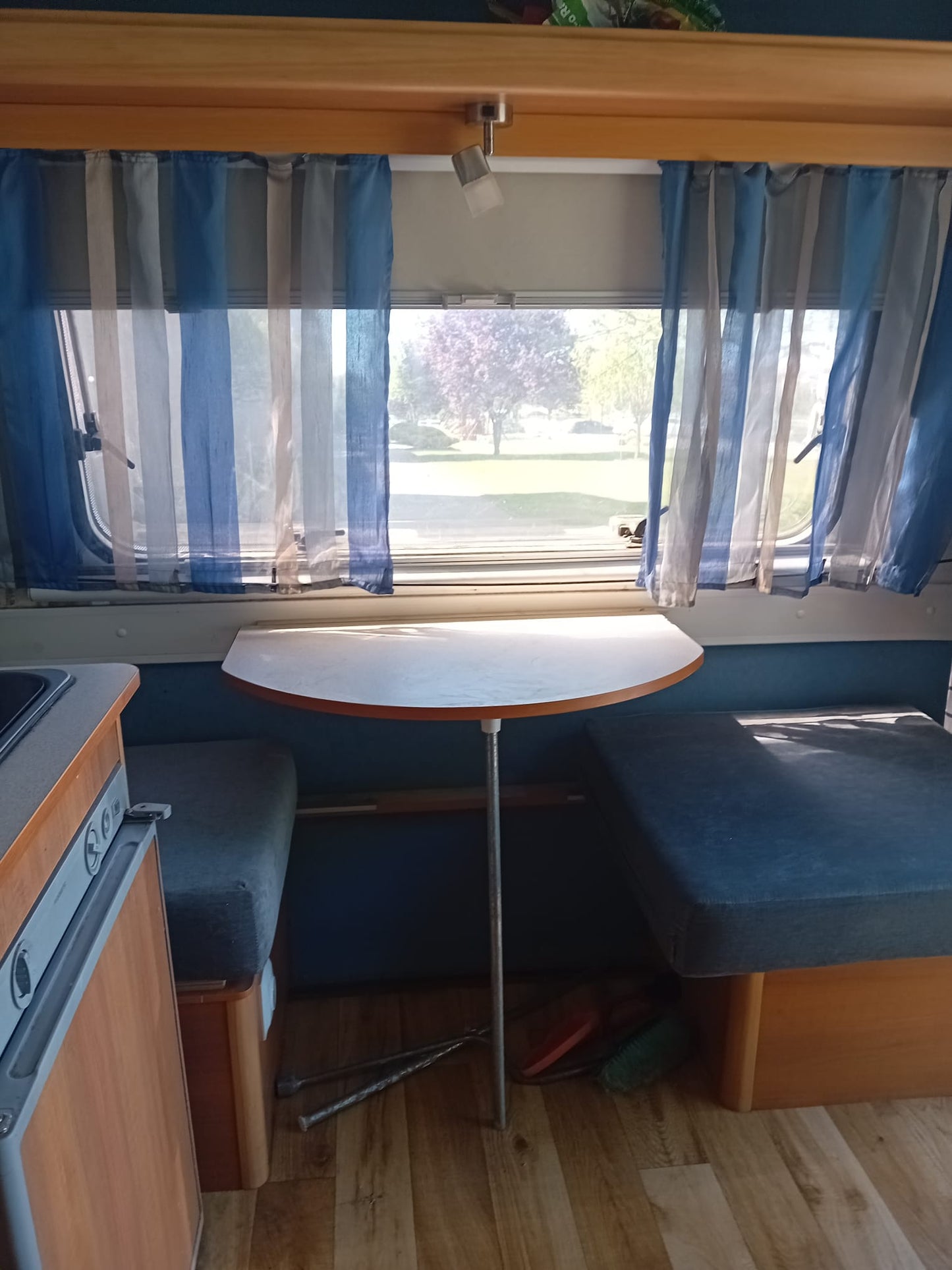 Rulotă Niewiadow N126N – un singur proprietar, folosită exclusiv vara