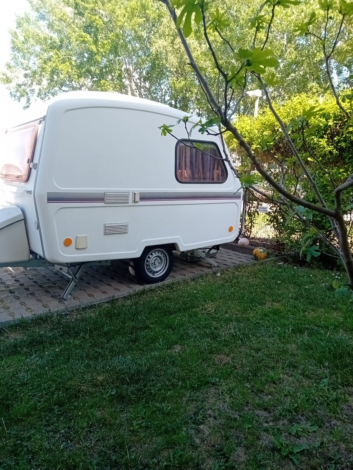 Rulotă Niewiadow N126N – un singur proprietar, folosită exclusiv vara