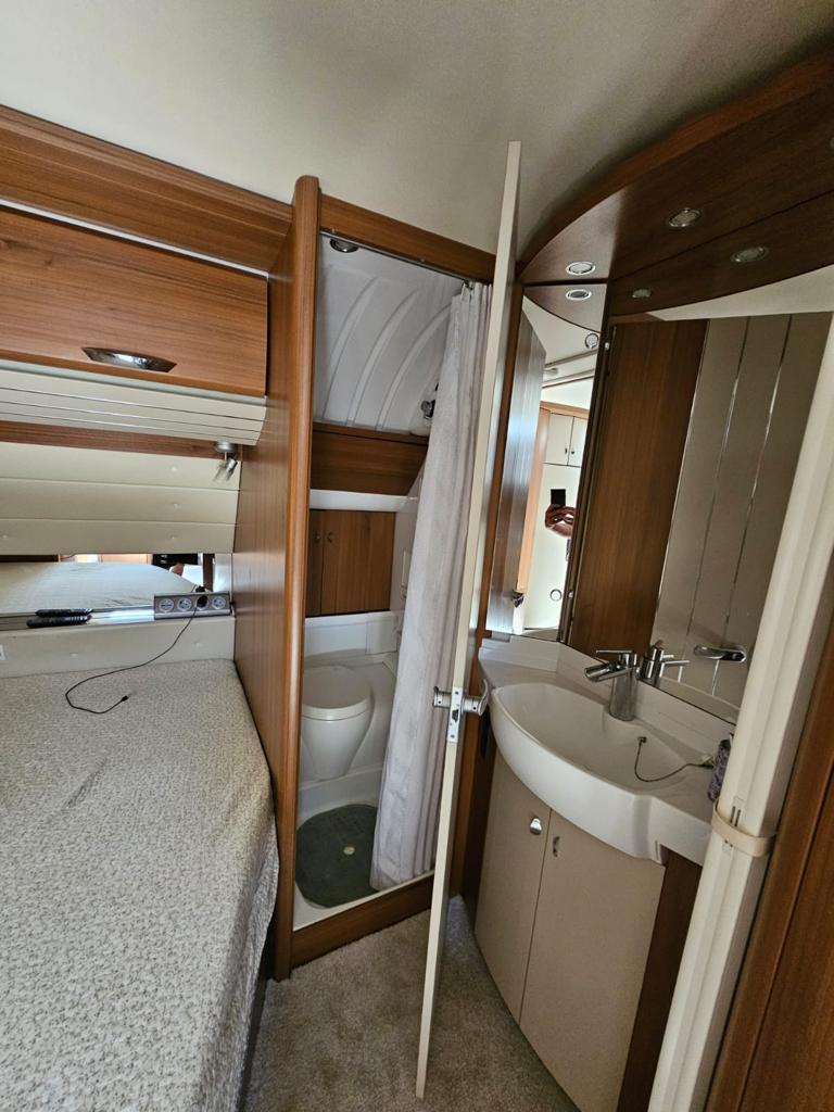 Rulotă Hobby 700 UK Premium – dotată complet