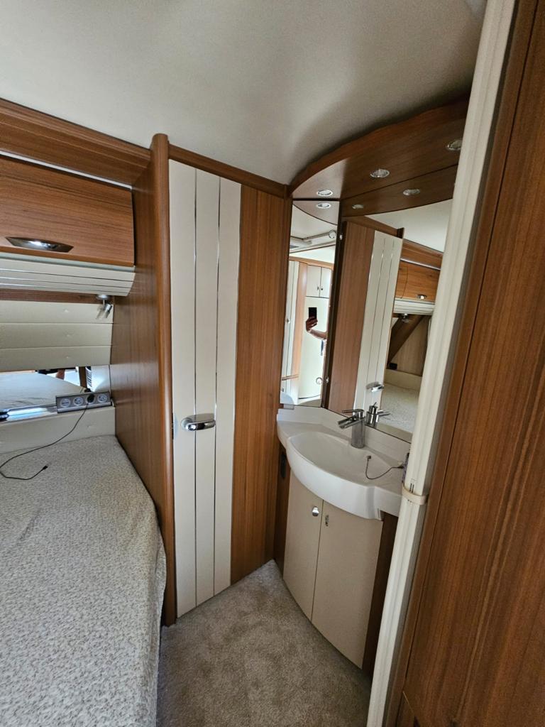 Rulotă Hobby 700 UK Premium – dotată complet