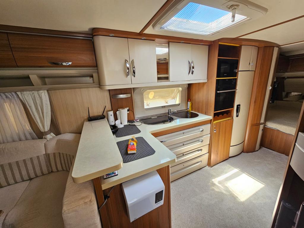 Rulotă Hobby 700 UK Premium – dotată complet