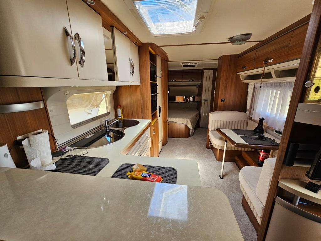 Rulotă Hobby 700 UK Premium – dotată complet