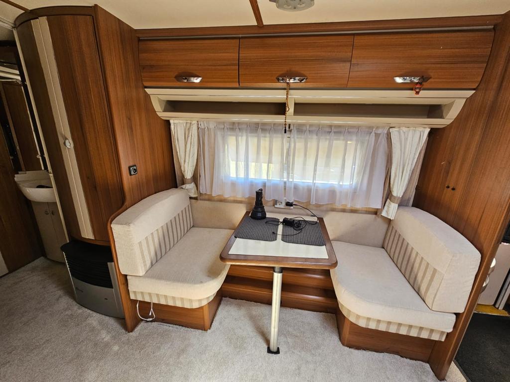 Rulotă Hobby 700 UK Premium – dotată complet