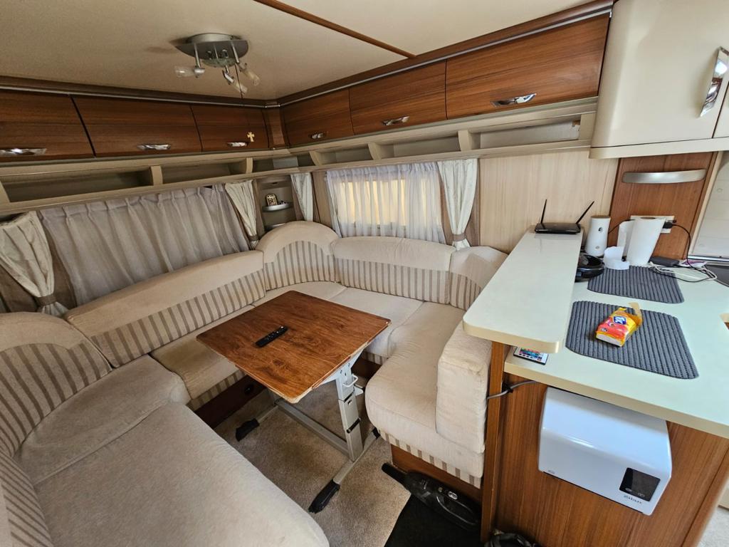 Rulotă Hobby 700 UK Premium – dotată complet