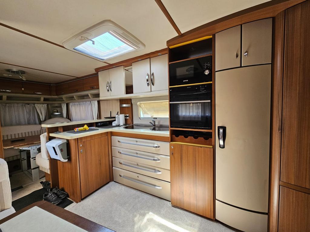 Rulotă Hobby 700 UK Premium – dotată complet