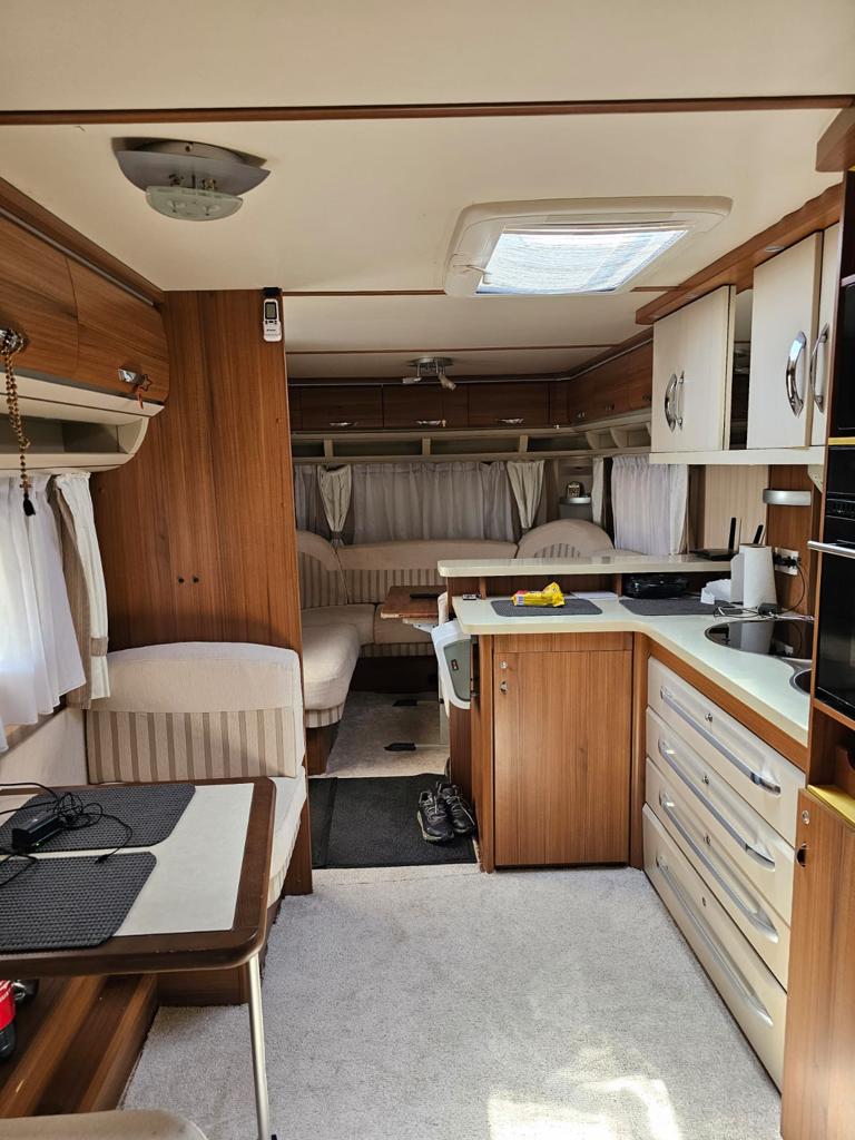 Rulotă Hobby 700 UK Premium – dotată complet