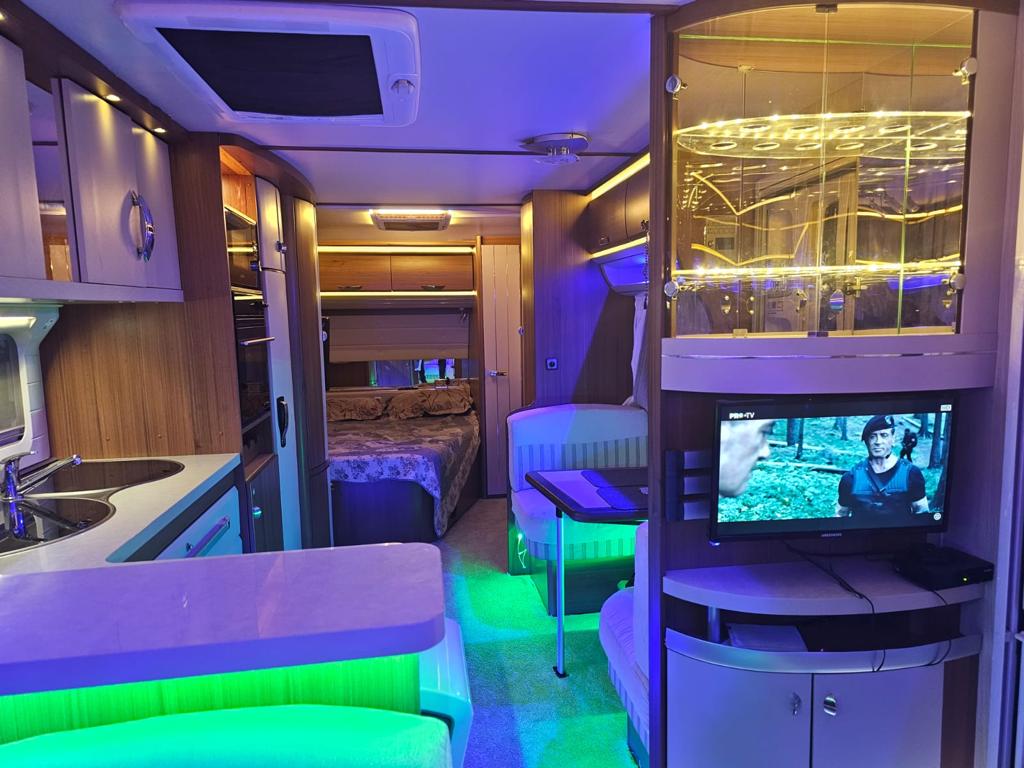 Rulotă Hobby 700 UK Premium – dotată complet