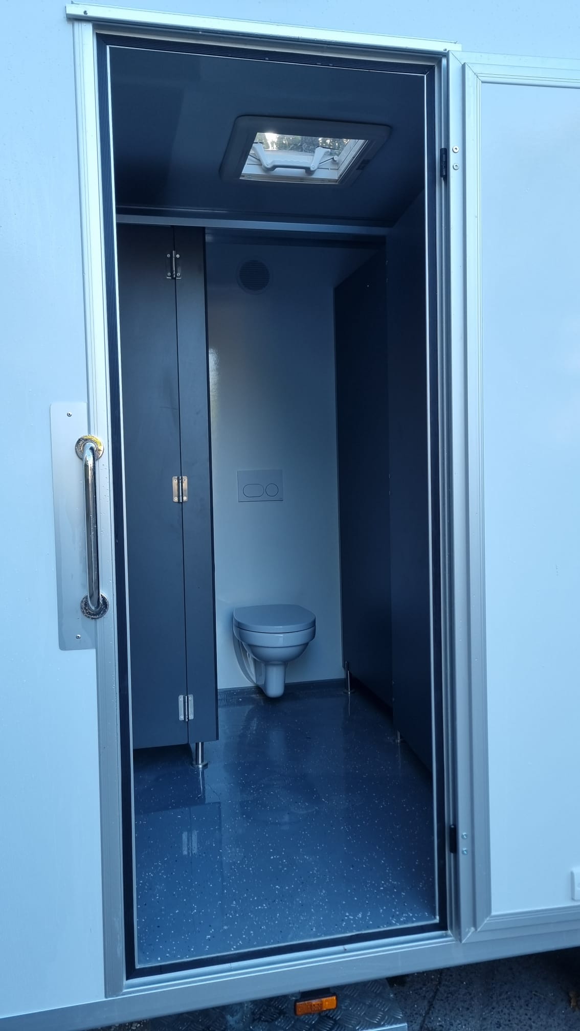 Remorci sanitare (WC mobil)