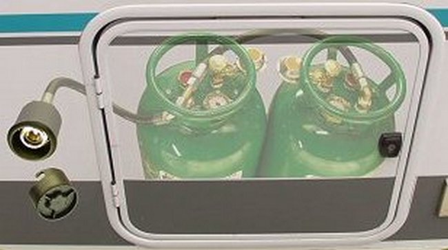 Set 2 Butelii GPL Reîncărcabile PRAKTO 11kg (22kg Total) cu Kit de Alimentare Externă