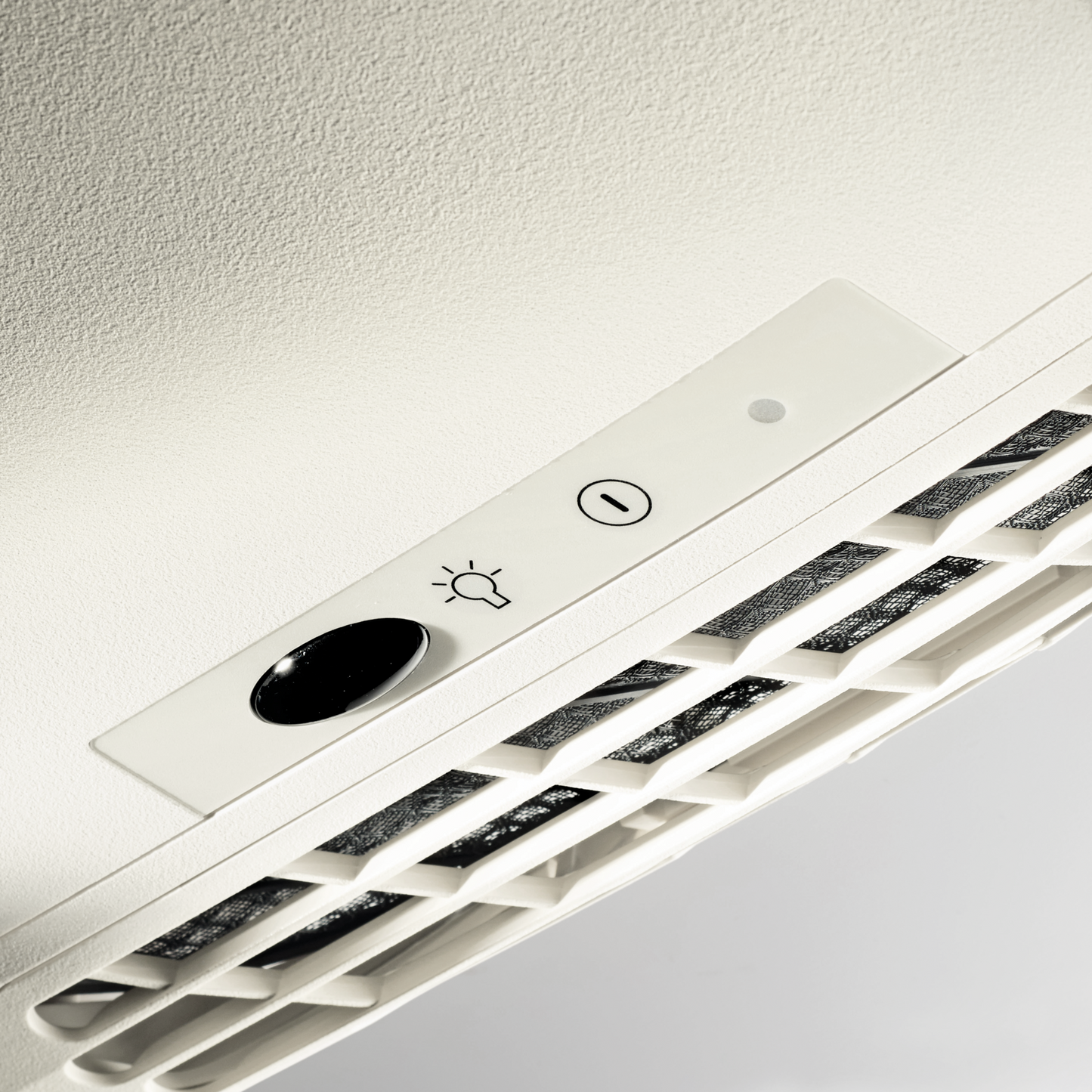 Dometic FreshLight 2200 – aer condiționat plafon cu trapă integrată pentru rulote și autorulote