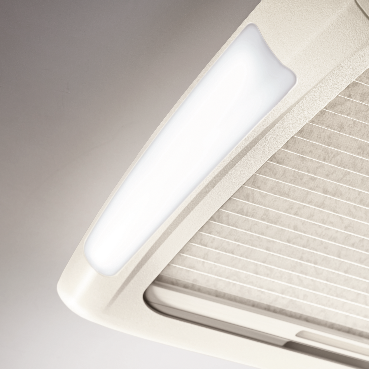 Dometic FreshLight 2200 – aer condiționat plafon cu trapă integrată pentru rulote și autorulote